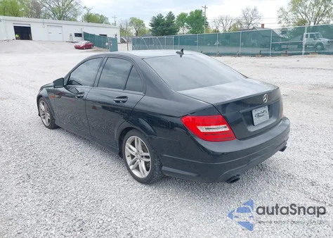 2012 Mercedes-Benz C 300 Luxury 4Matic/Sport 4Matic из США, поврежденный, VIN WDDGF8BB4CR239907